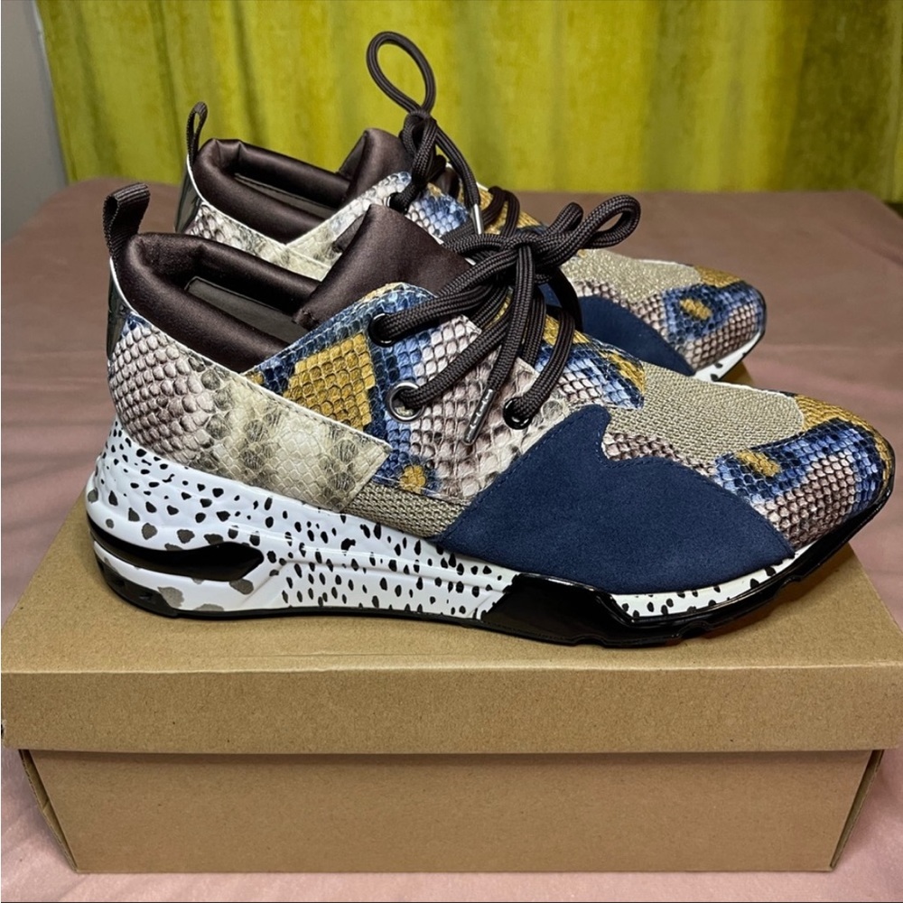 Brand new never worn cute and stylish Steve Madden sneakers